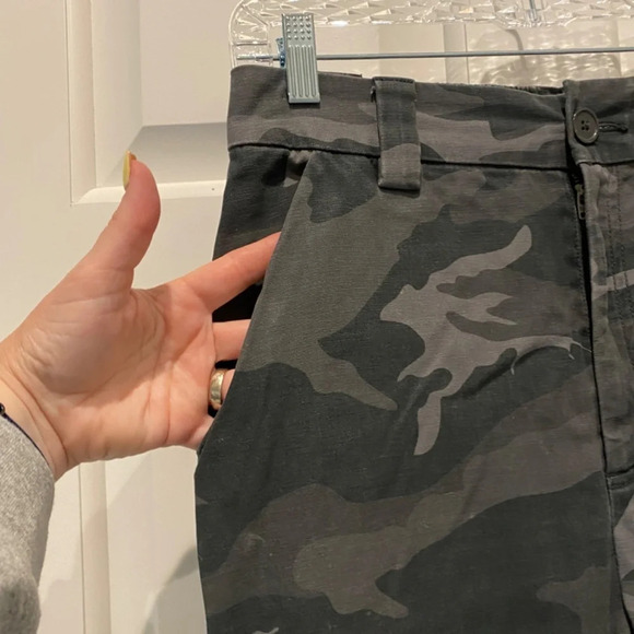 TNA Aritzia Alix joggers pants Gray Camo, 16674 - Picture 5 of 16